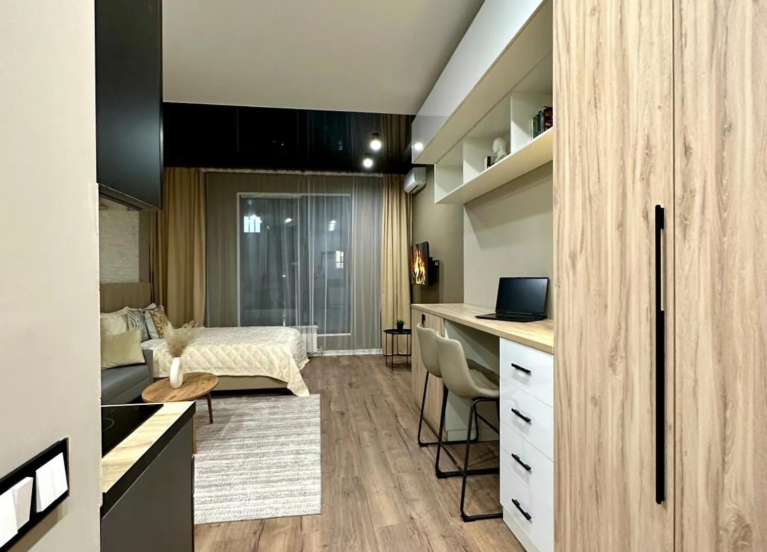 4 Seasons Black Almaty